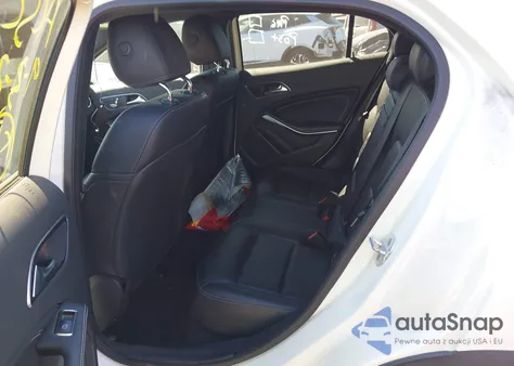 2018 Mercedes-Benz Gla 250 z USA, uszkodzony, nr VIN WDCTG4EB8JJ407340